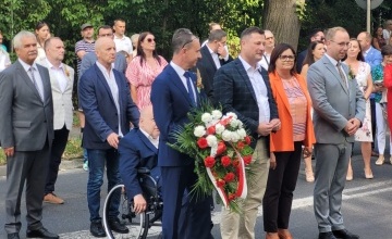 85 rocznica wybuchu II Wojny Światowej - Minister Krzysztof Paszyk, Senator Jan FIlip Libicki, Starosta Szamotulski Beata Hanyżak oraz Wójt Gminy Duszniki Radosław Łanoszka podczas uroczystości w Dusznikach