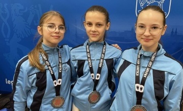 Helena Grafka, Nikola Mamet i Zosia Pięczka ze srebrnymi medalami