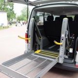 Nowy samochód z windą dla osób z niepełnosprawnościami zakupiony dla DPS w Nowej Wsi