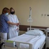 Oględziny łóżek medycznych w szpitalu