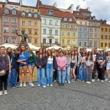 Uczniowie na Startym Rynku w Warszawie 