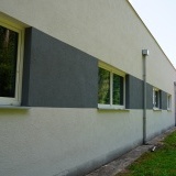 Termomodernizacja w Zespole Szkół nr 1 we Wronkach - odmalowane ściany q kolorach białym i szarym  