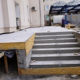 Budowa schodów do nowego wejścia szpitala