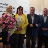 Dyrektor Monika Kozber wraz z Zarządem Powiatu Szamotulskiego po otrzymaniu aktu powierzenia stanowiska  dyrektora 