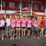 Starosta Szamotulski Beata Hanyżak wraz z dziewczynami z ZS nr. 2 w Szamotułach, które zajęły II miejsce w Licealiadzie