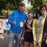 Dyrektor biegu Rafał Krzykała, biegaczka debiutująca w półmaratonach oraz Starosta Szamotulski Beata Hanyżak 