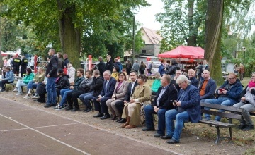 Starosta Szamotulski Beata Hanyżak oraz inny gości na otwarciu festynu