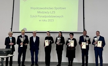Pdosumowanie XXV Współzawodnictwa Sportowego Powiatów Województwa Wielkopolskiego - przedstawiciele wyróżnionych szkół