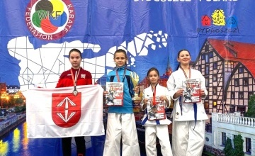 Zawodniczki z Szamotulskiego Klubu Karate na podium