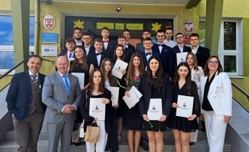 Zakończenie roku szkolnego 2023/2024 maturzystów w ZS nr 2 we Wronkach